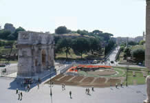 Piazza del colosseo con scavo fontana meta